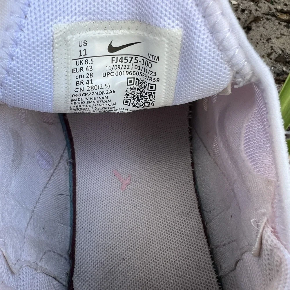 Nike Air Max 270 Womens Size 11 Athletic Running Shoes Sneakers FJ4575-100 White